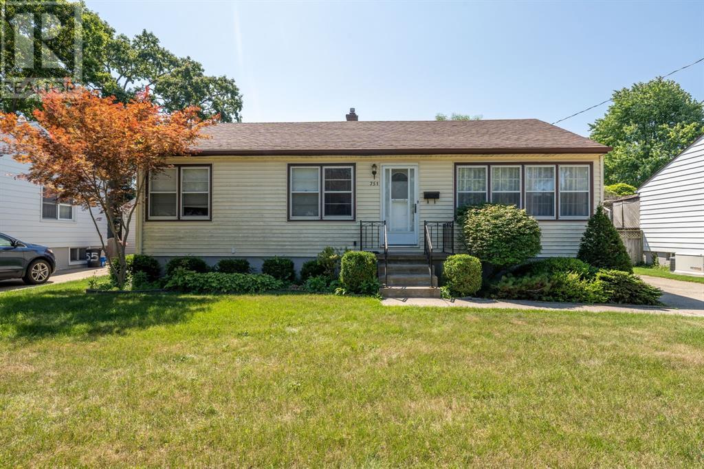 Photo 2 of 751 Kemsley Drive, Sarnia ON