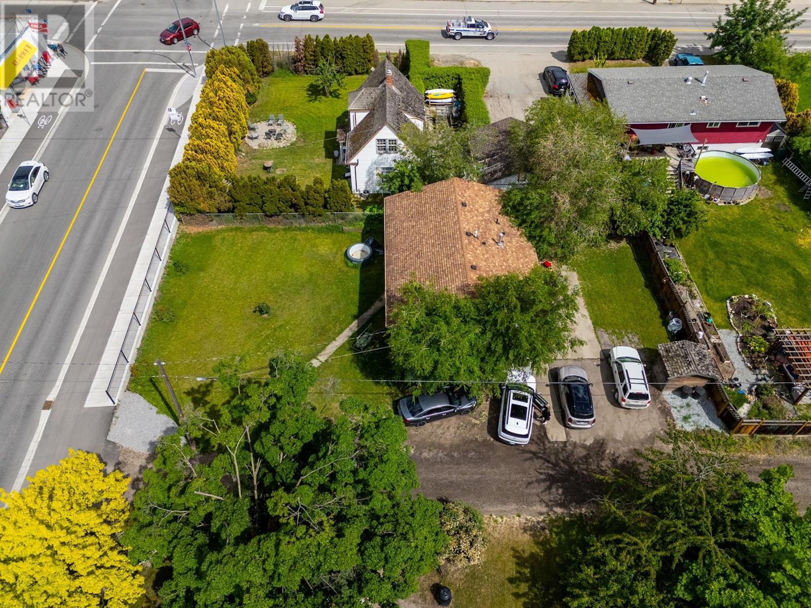 Photo 2 of 1502 32 Avenue, Vernon BC