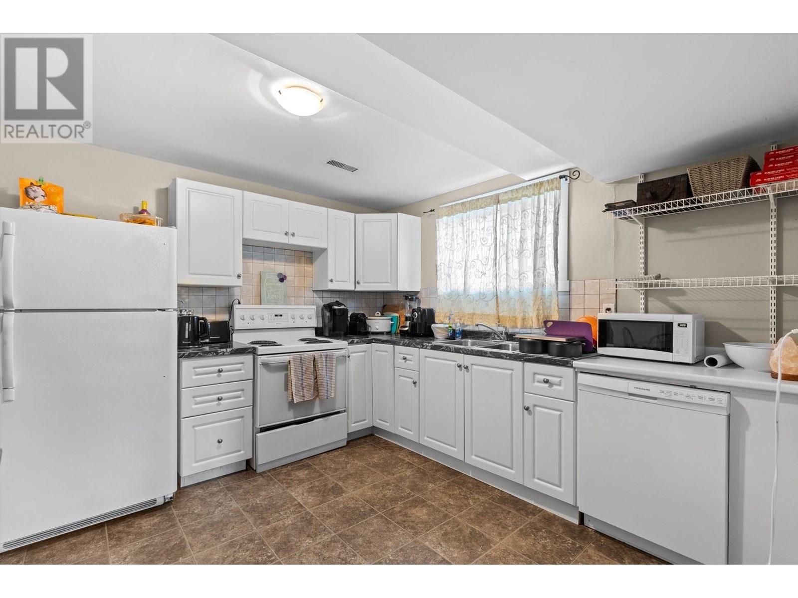 Photo 9 of 1502 32 Avenue, Vernon BC