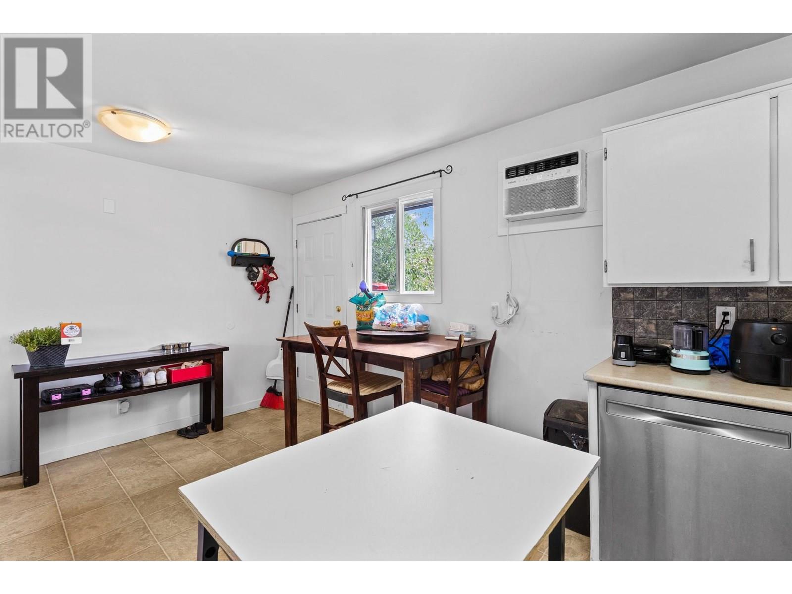 Photo 8 of 1502 32 Avenue, Vernon BC