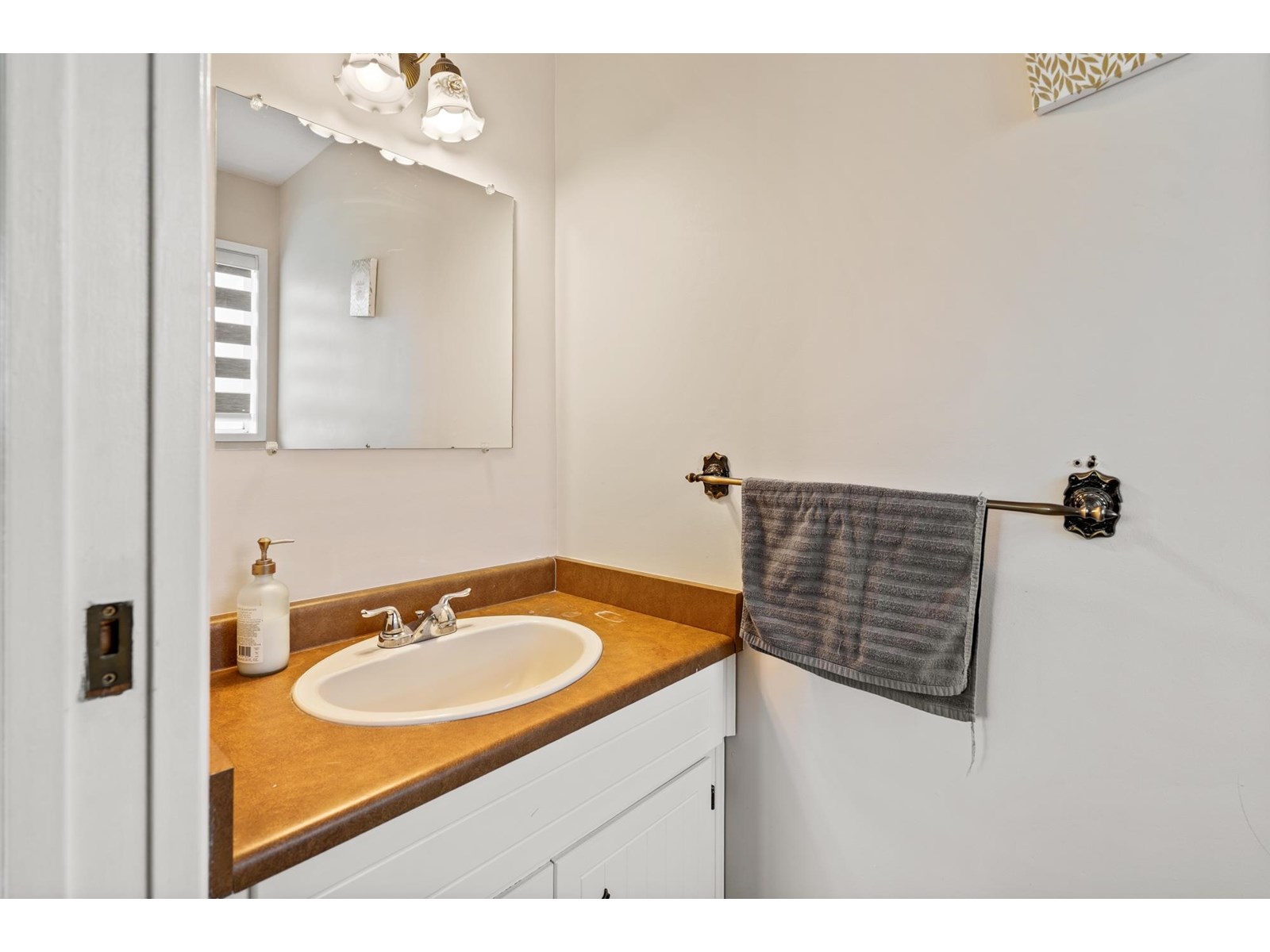 Photo 17 of 2542 Springhill Street, Abbotsford BC
