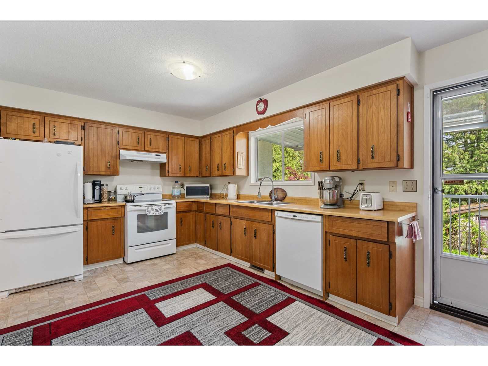 Photo 2 of 2542 Springhill Street, Abbotsford BC