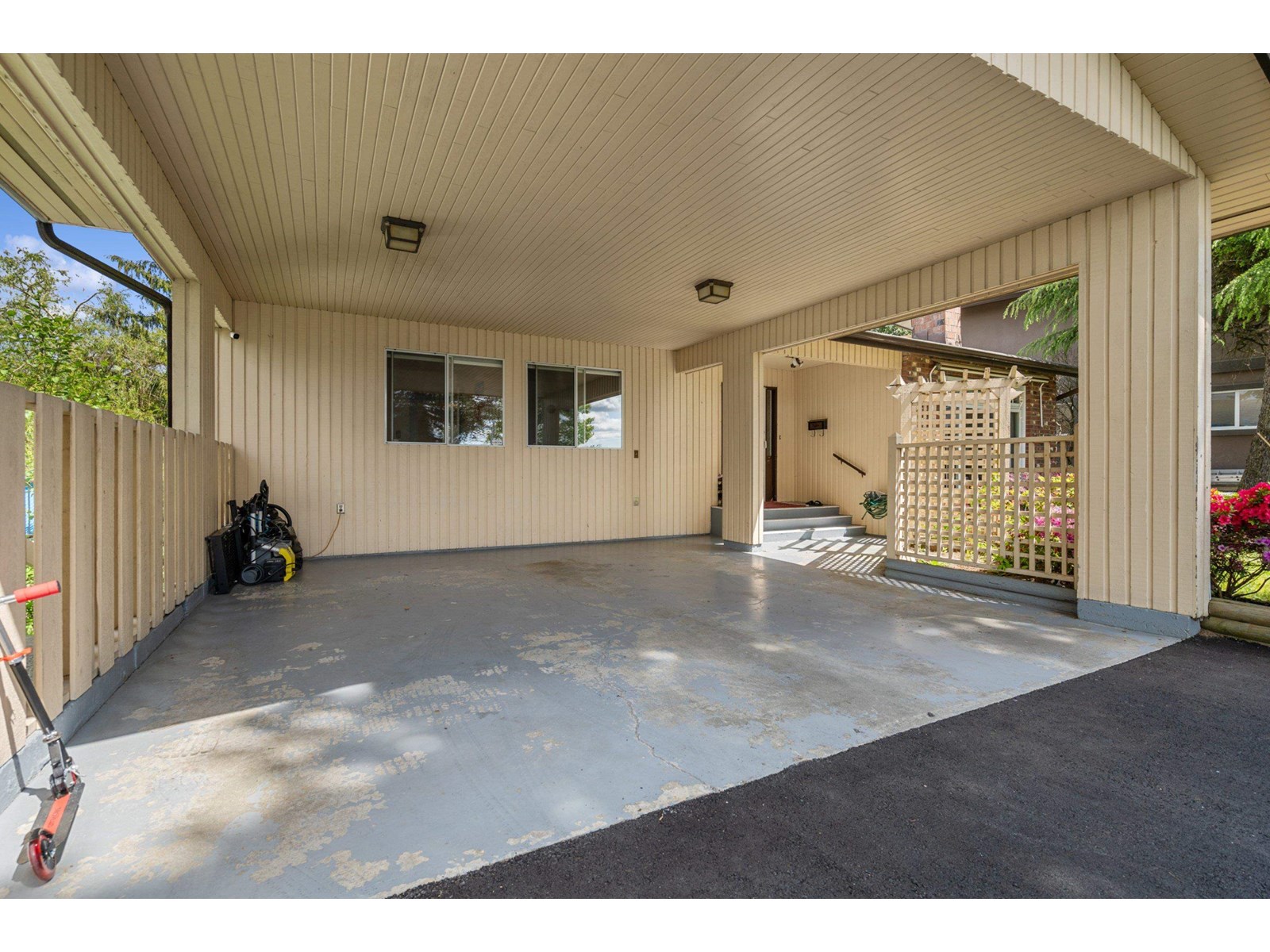 Photo 39 of 2542 Springhill Street, Abbotsford BC