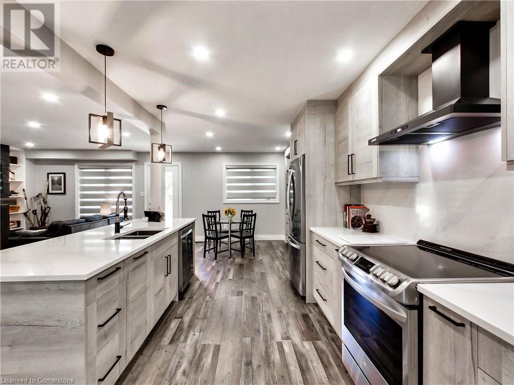 Photo 6 of 22 Hedgelawn Drive, Grimsby ON