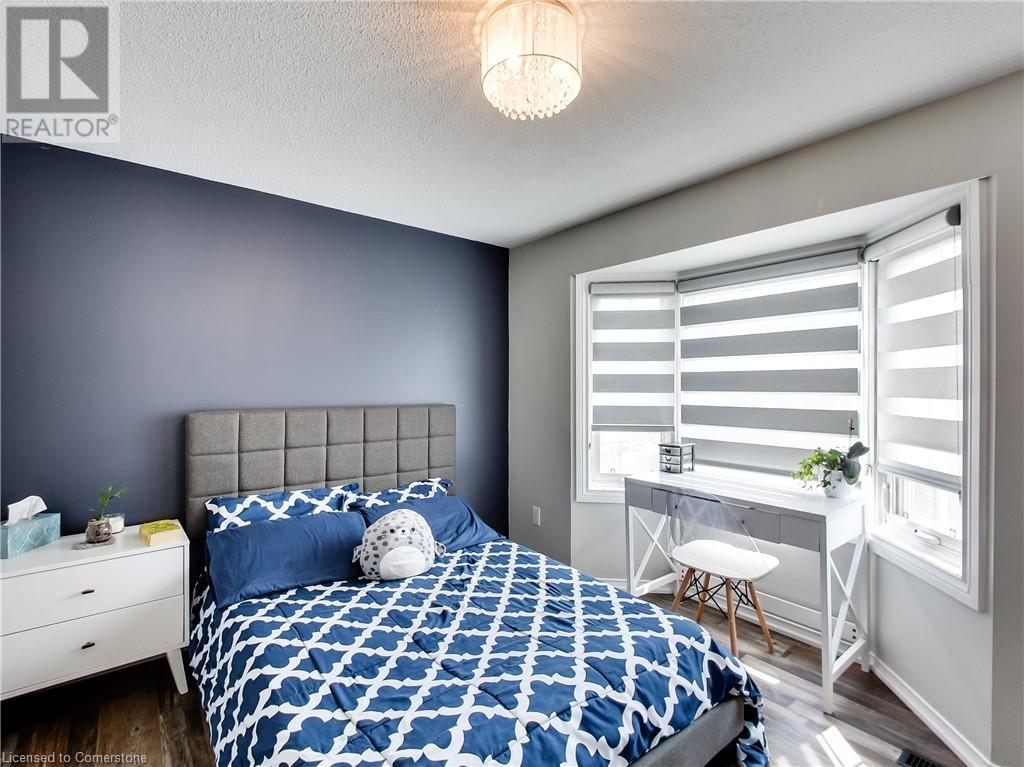 Photo 17 of 22 Hedgelawn Drive, Grimsby ON