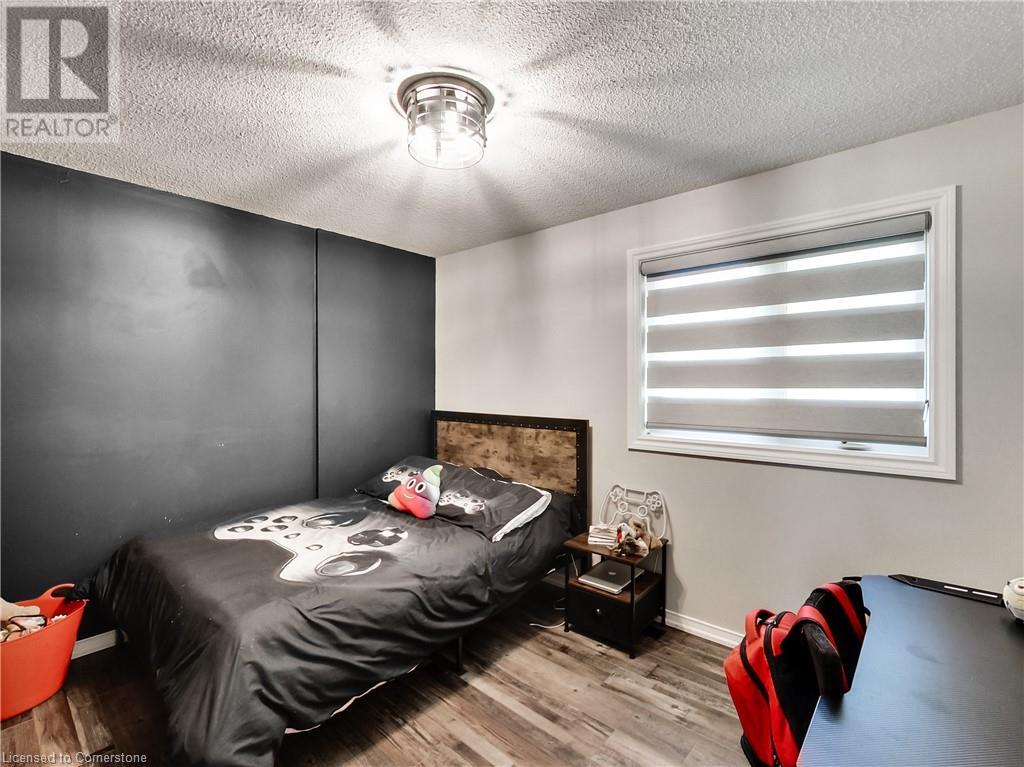 Photo 18 of 22 Hedgelawn Drive, Grimsby ON