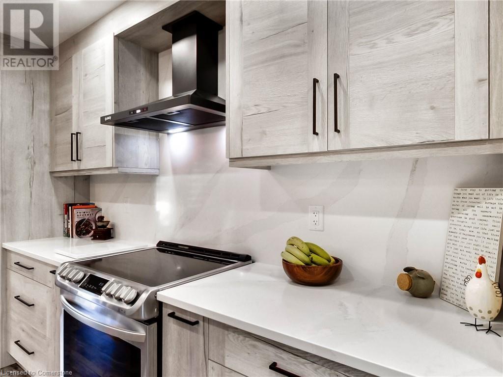 Photo 7 of 22 Hedgelawn Drive, Grimsby ON