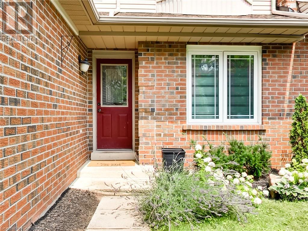 Photo 2 of 22 Hedgelawn Drive, Grimsby ON