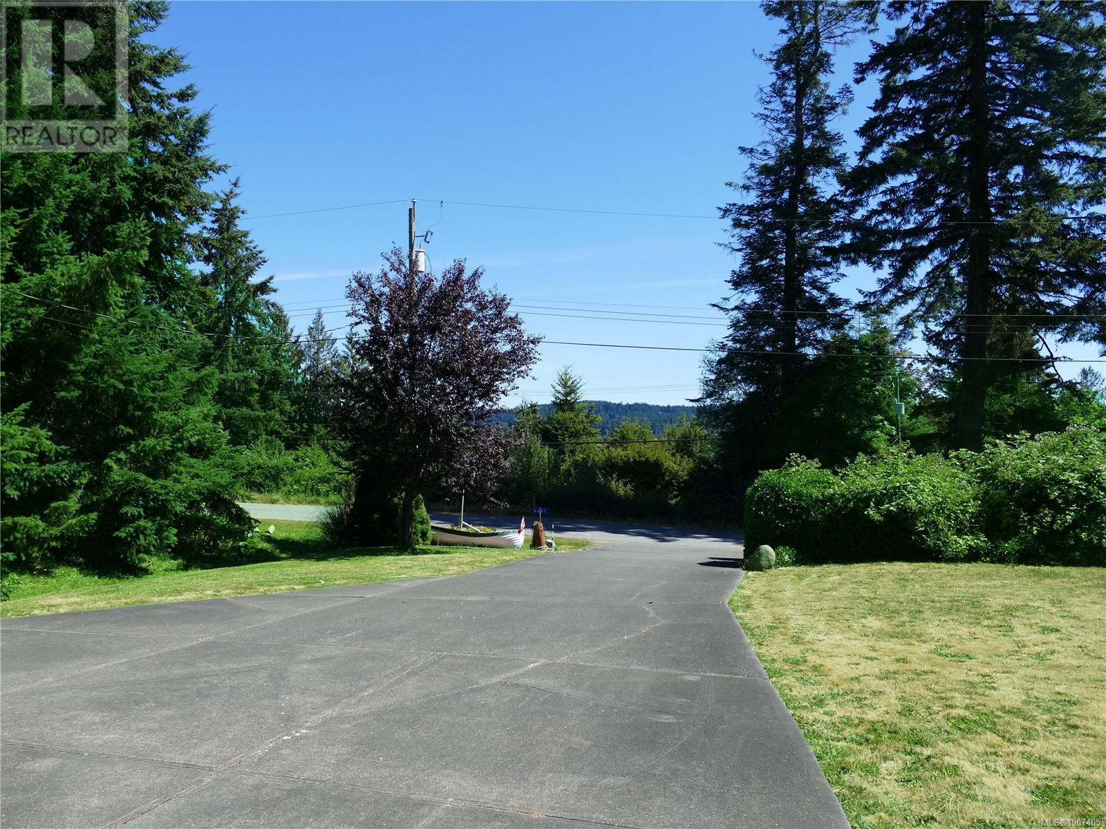Photo 10 of 6637 Walker Frontage Rd, Fanny Bay BC