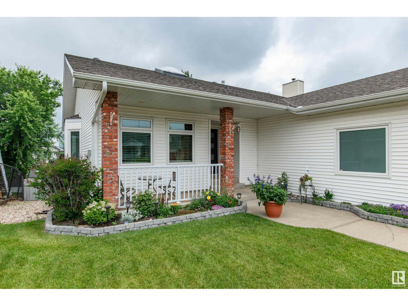 Photo 2 of 8 Carmel Cl, Sherwood Park AB