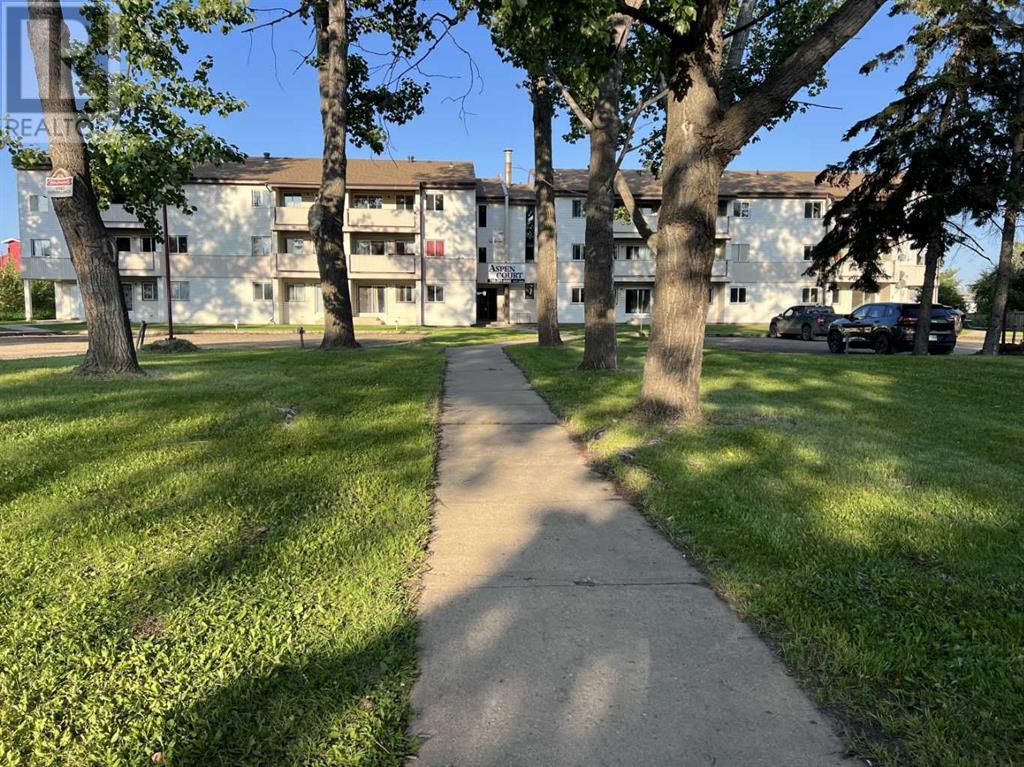 Photo 7 of 204 5117 44 Street, High Prairie AB