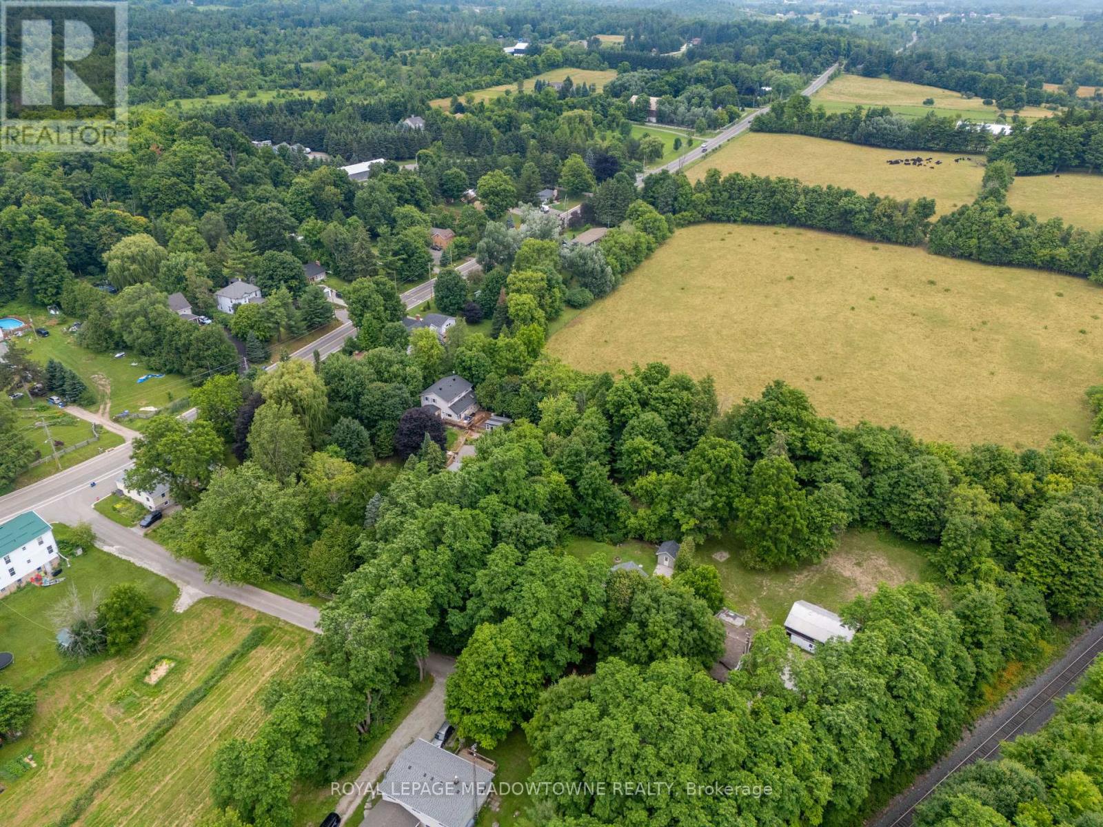 Photo 13 of 12363 Elizabeth Street, Halton Hills ON
