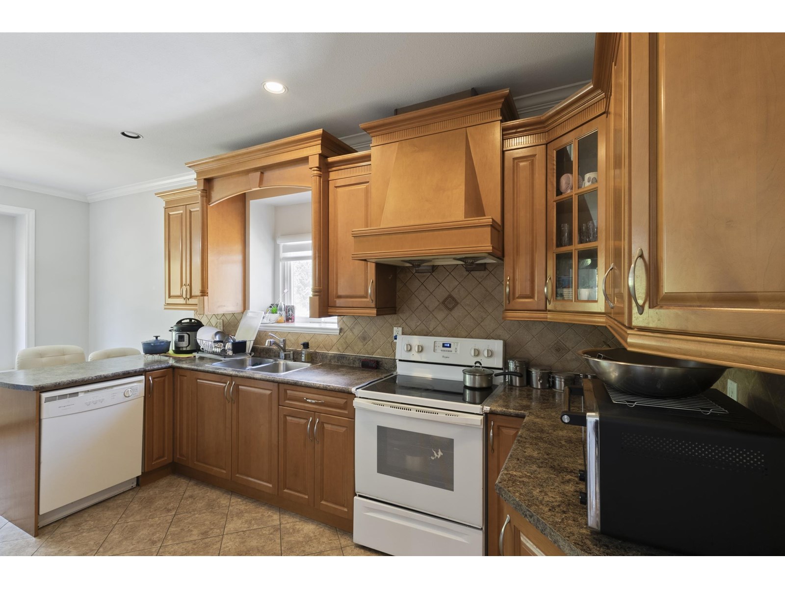 Photo 9 of 6453 141 A Street, Surrey BC