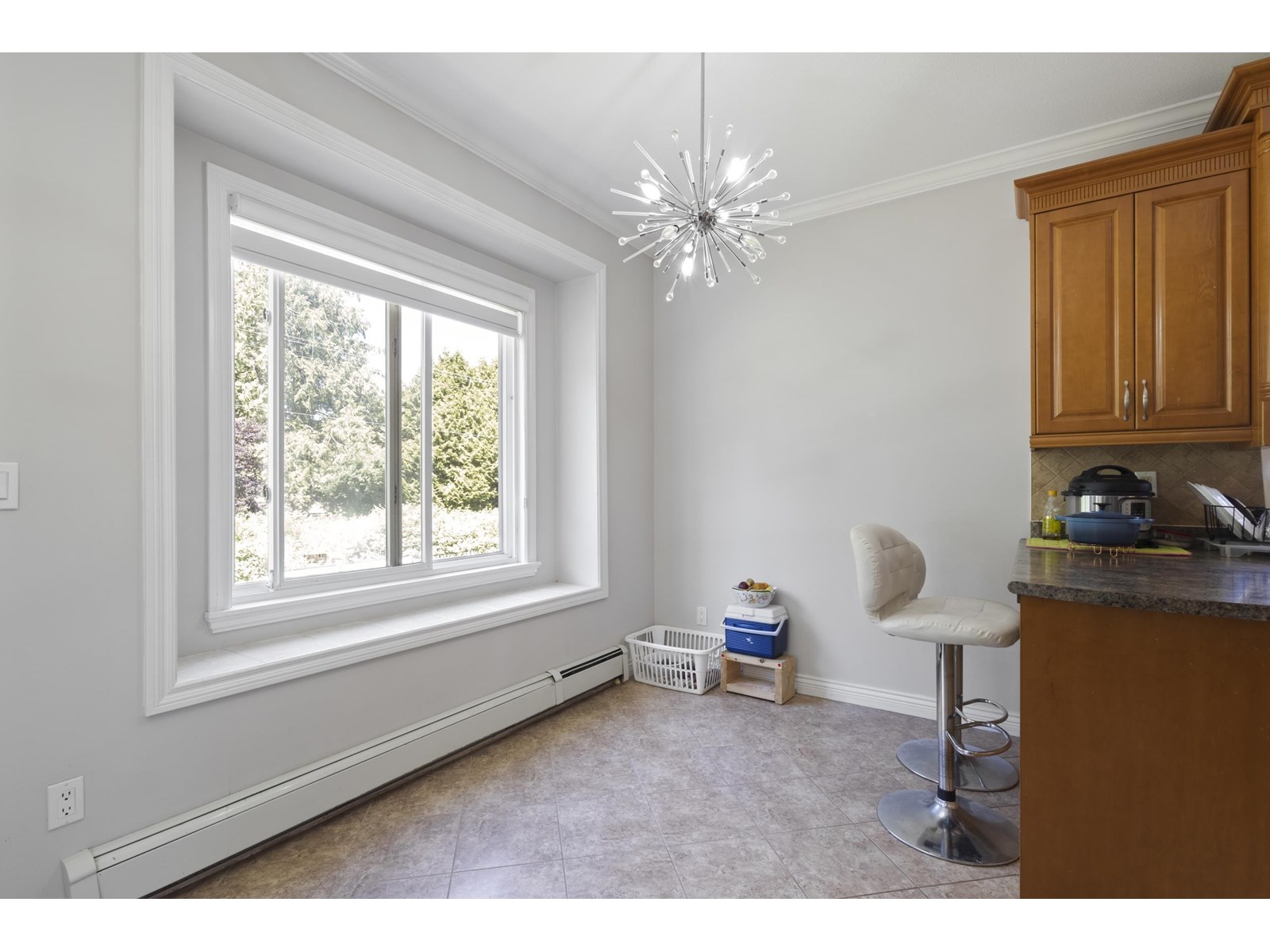Photo 10 of 6453 141 A Street, Surrey BC