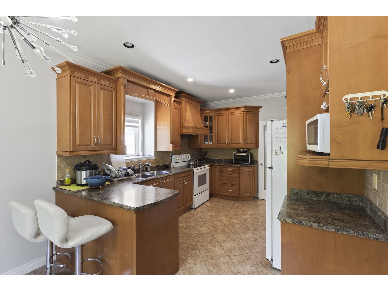 Photo 8 of 6453 141 A Street, Surrey BC
