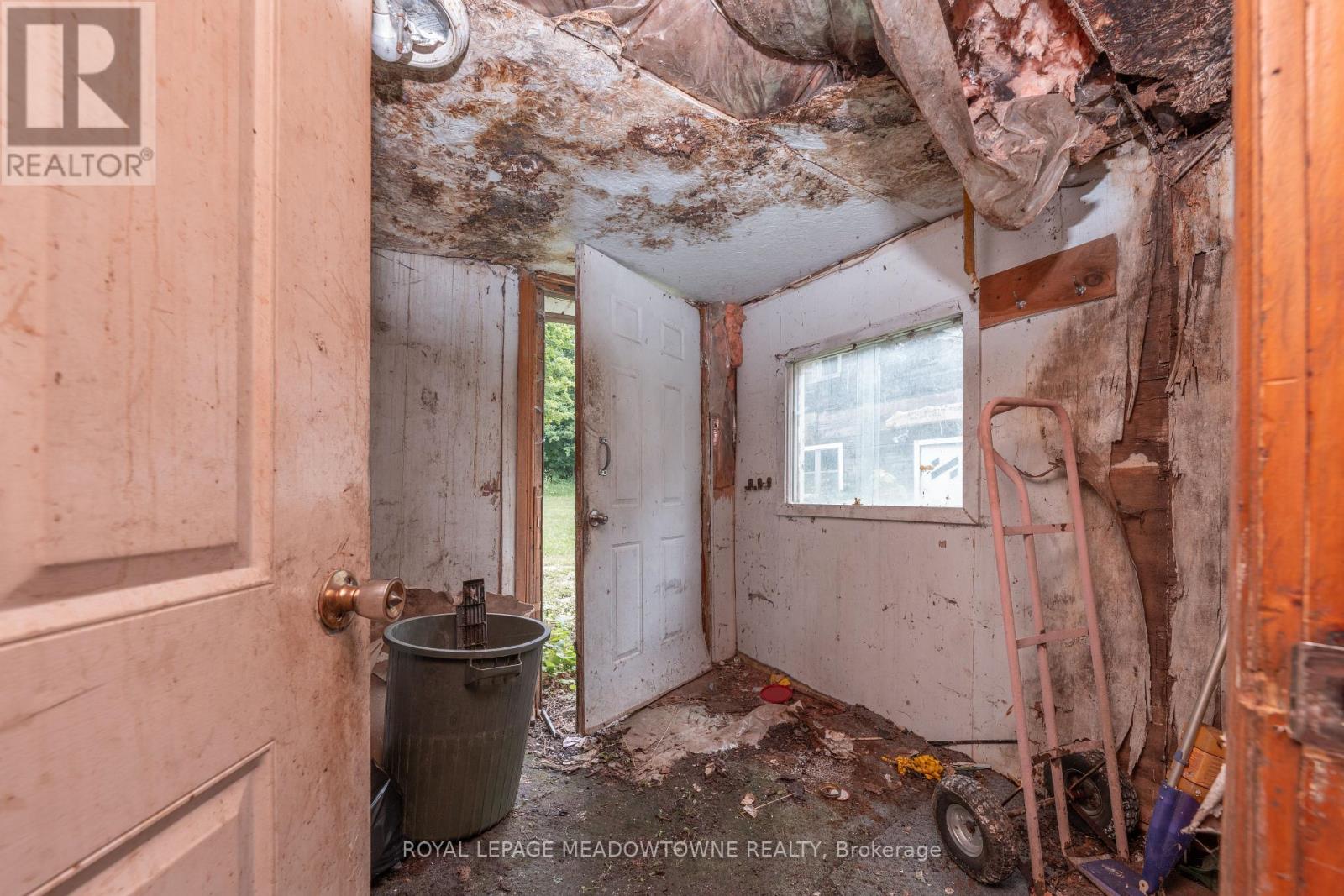 Photo 4 of 12363 Elizabeth Street, Halton Hills ON