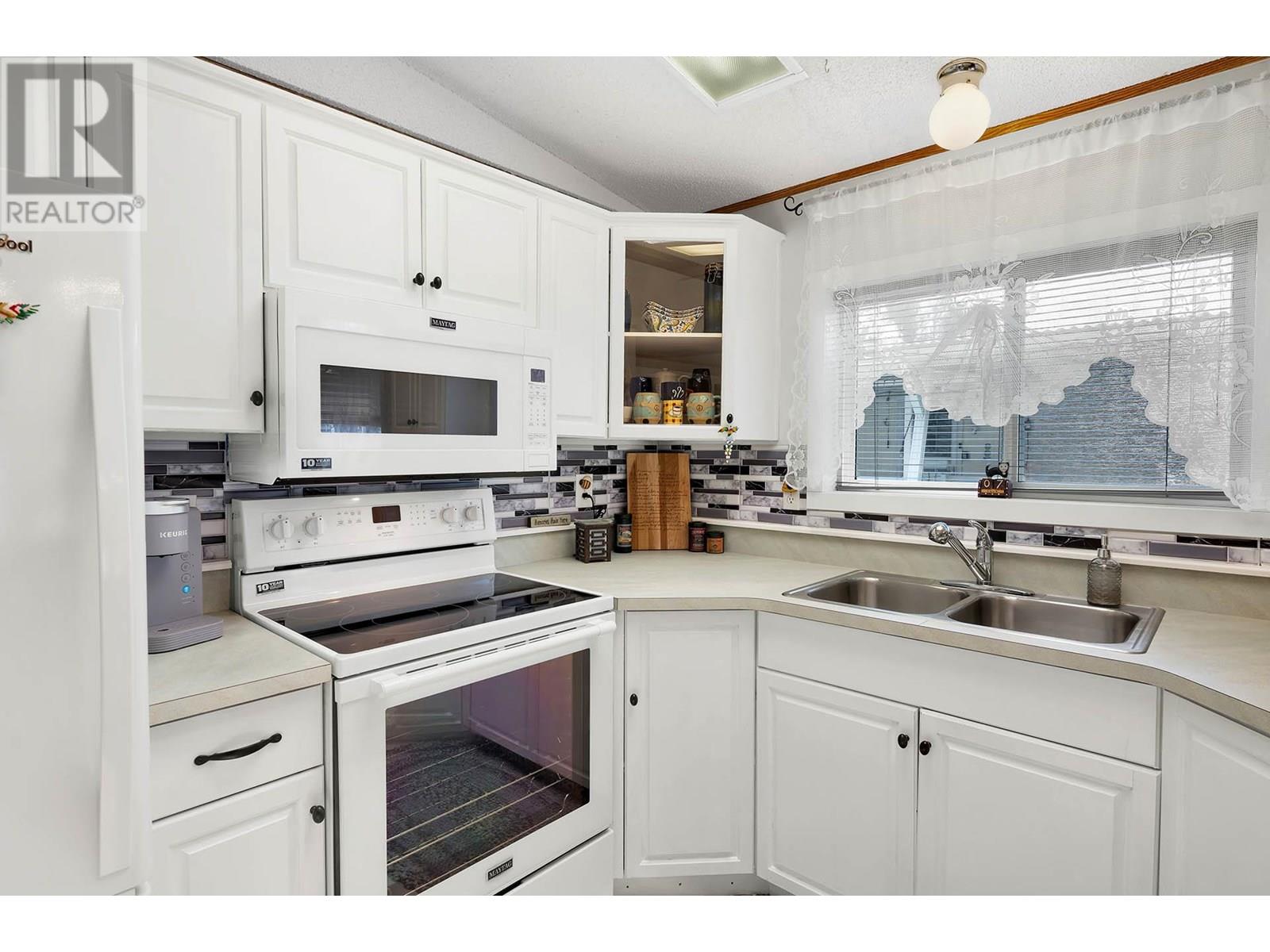 Photo 6 of 2400 Oakdale Way Unit 30, Kamloops BC