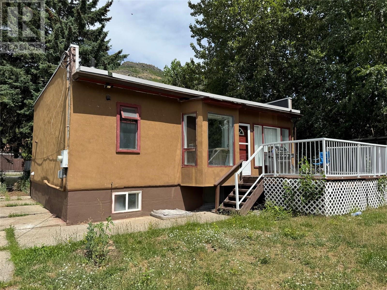 Photo 3 of 430 9th Avenue, Montrose BC