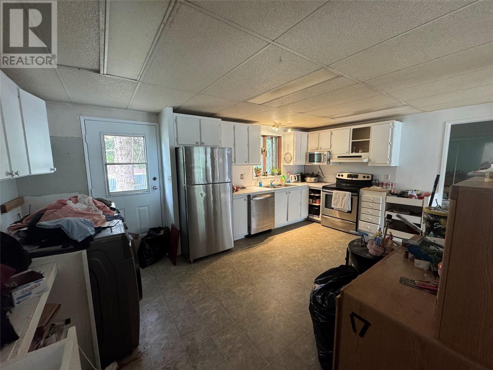 Photo 4 of 430 9th Avenue, Montrose BC
