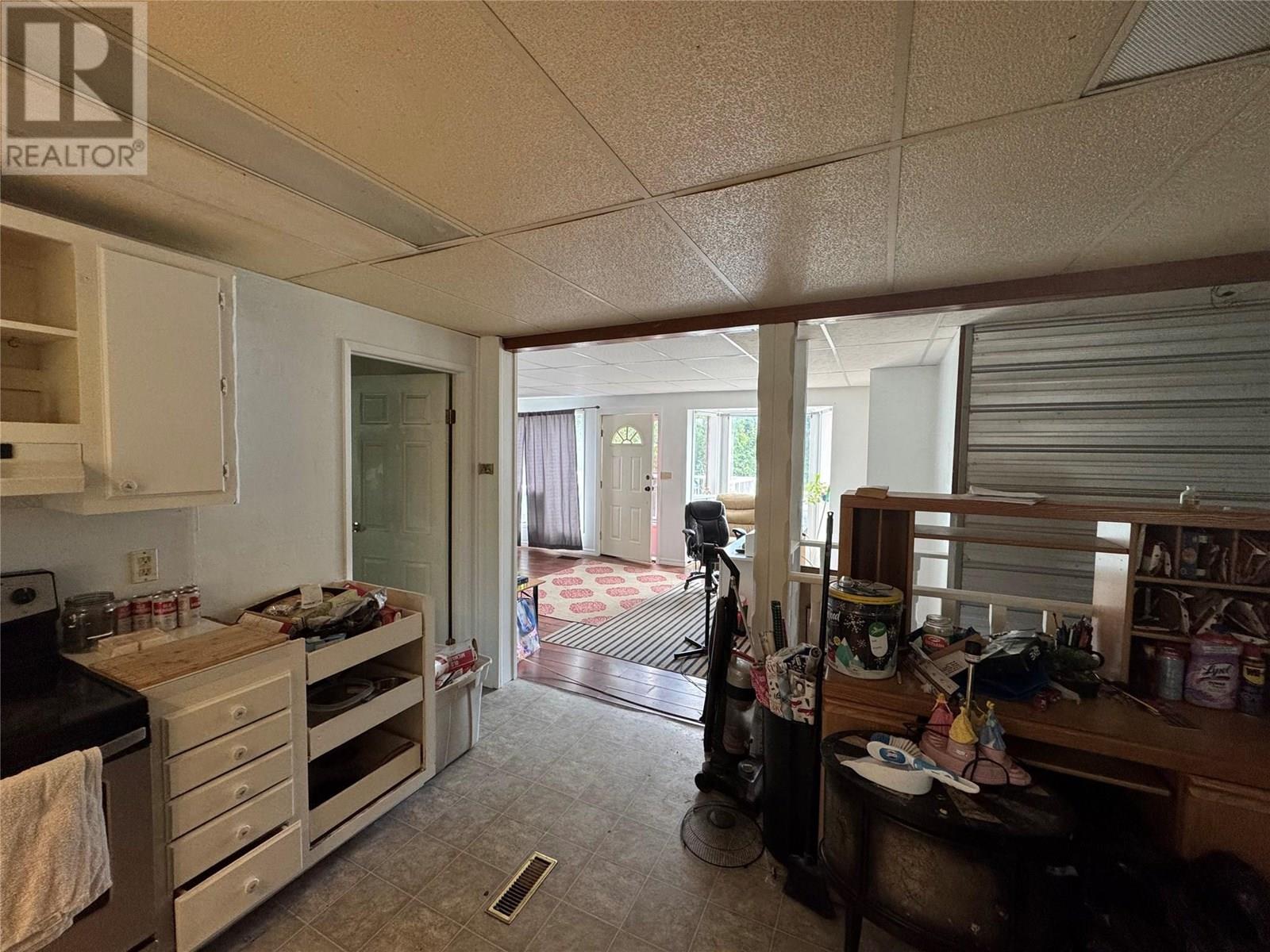 Photo 8 of 430 9th Avenue, Montrose BC