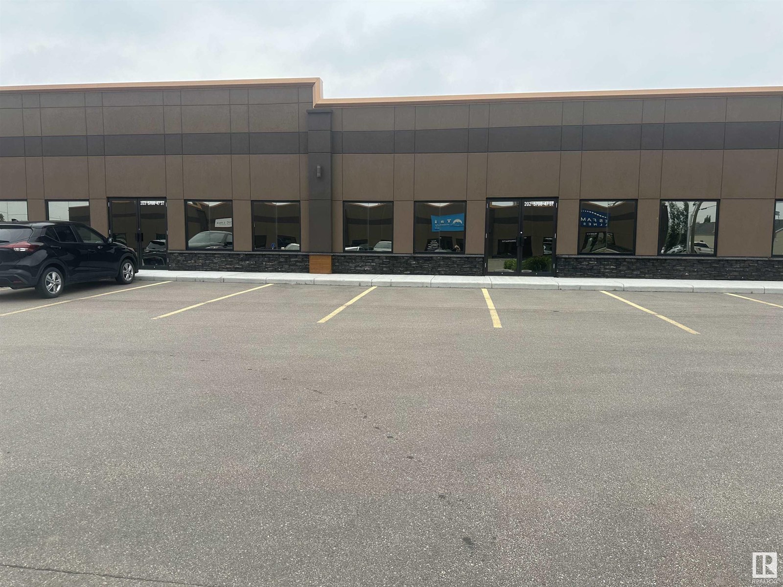 Photo 5 of 5708 47 St, Leduc AB
