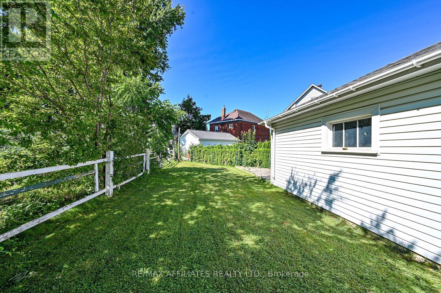 Photo 42 of 70 Mcgill Street N, Smiths Falls ON