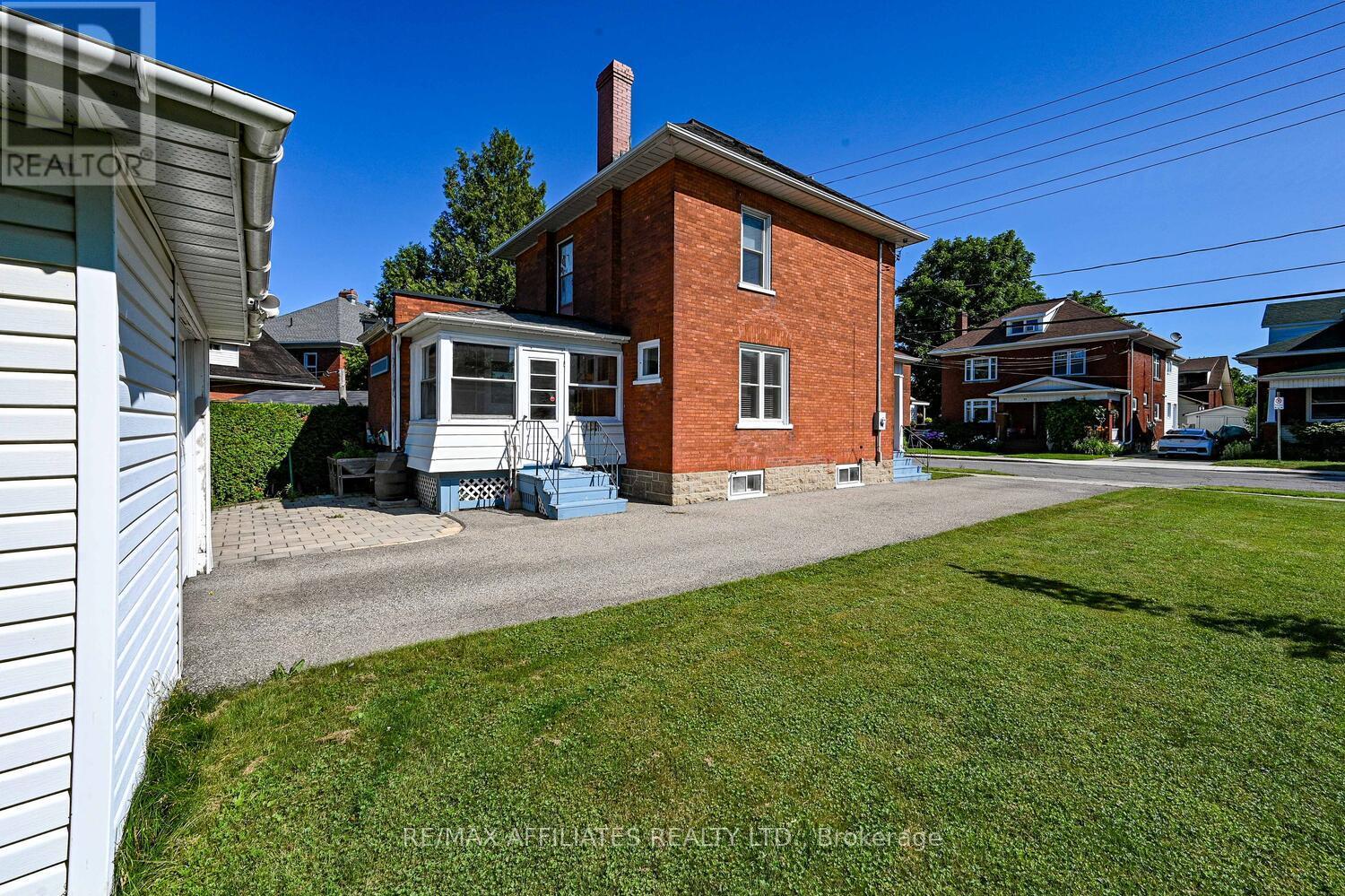 Photo 28 of 70 Mcgill Street N, Smiths Falls ON