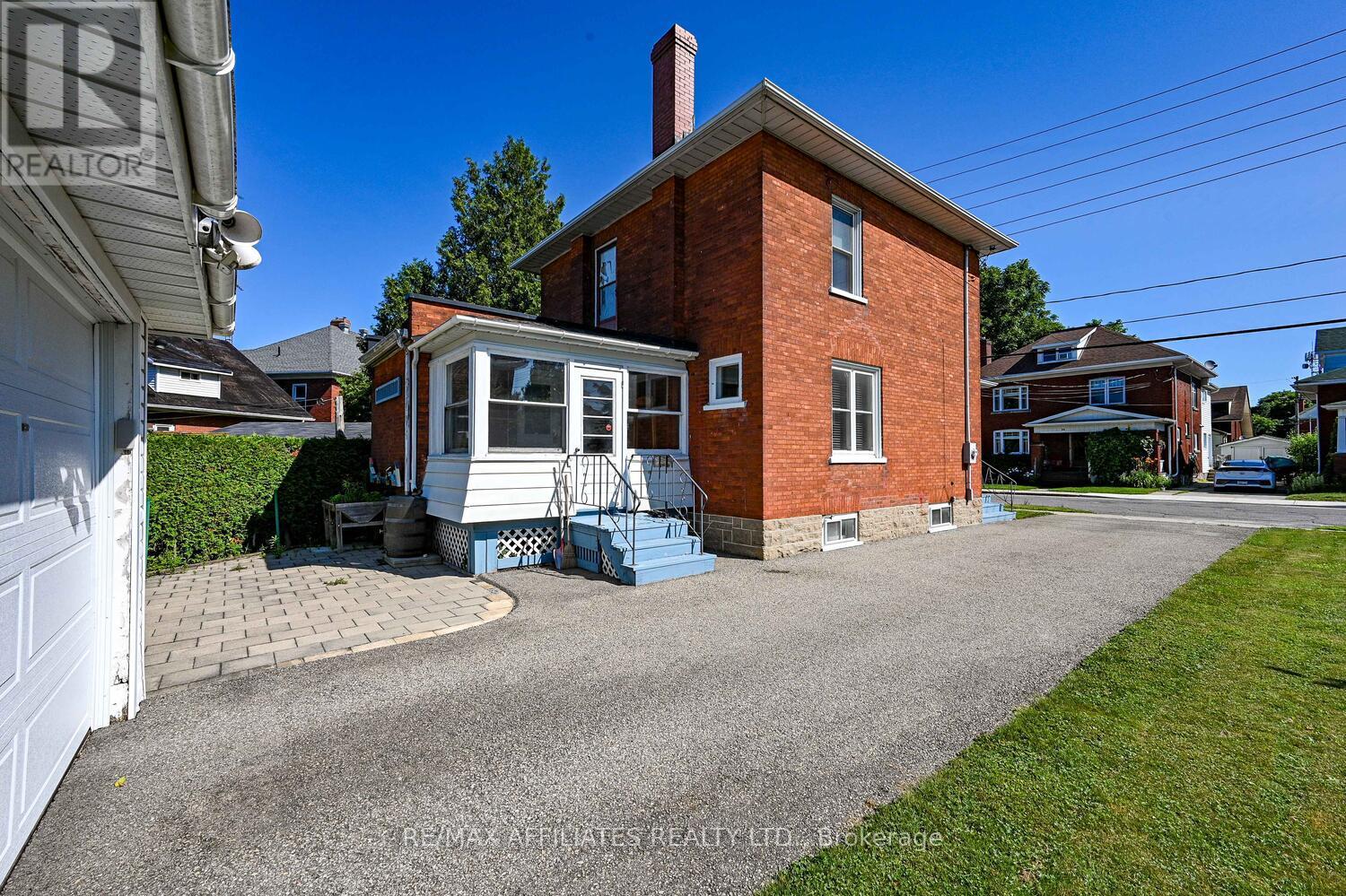 Photo 21 of 70 Mcgill Street N, Smiths Falls ON