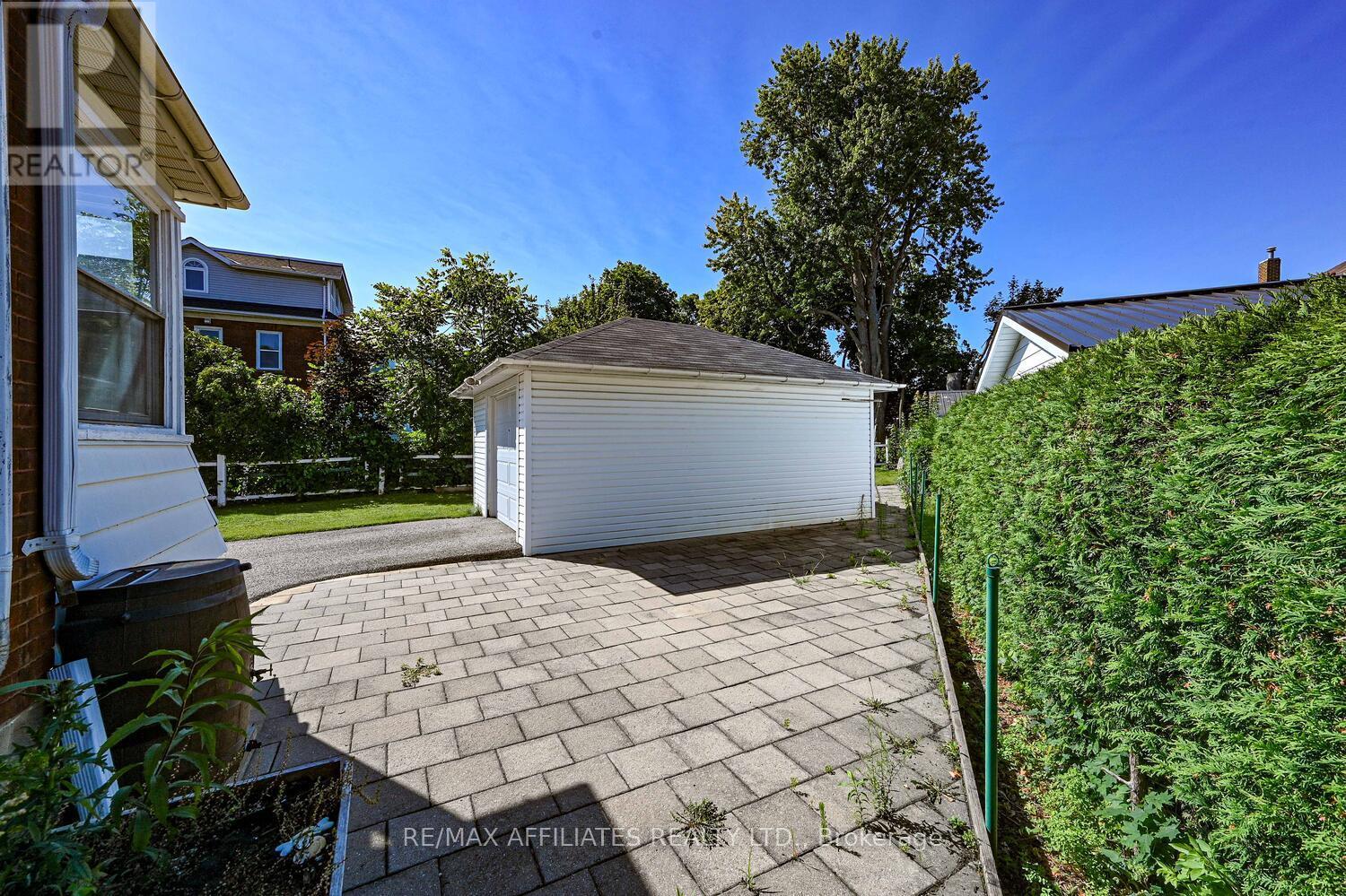 Photo 40 of 70 Mcgill Street N, Smiths Falls ON