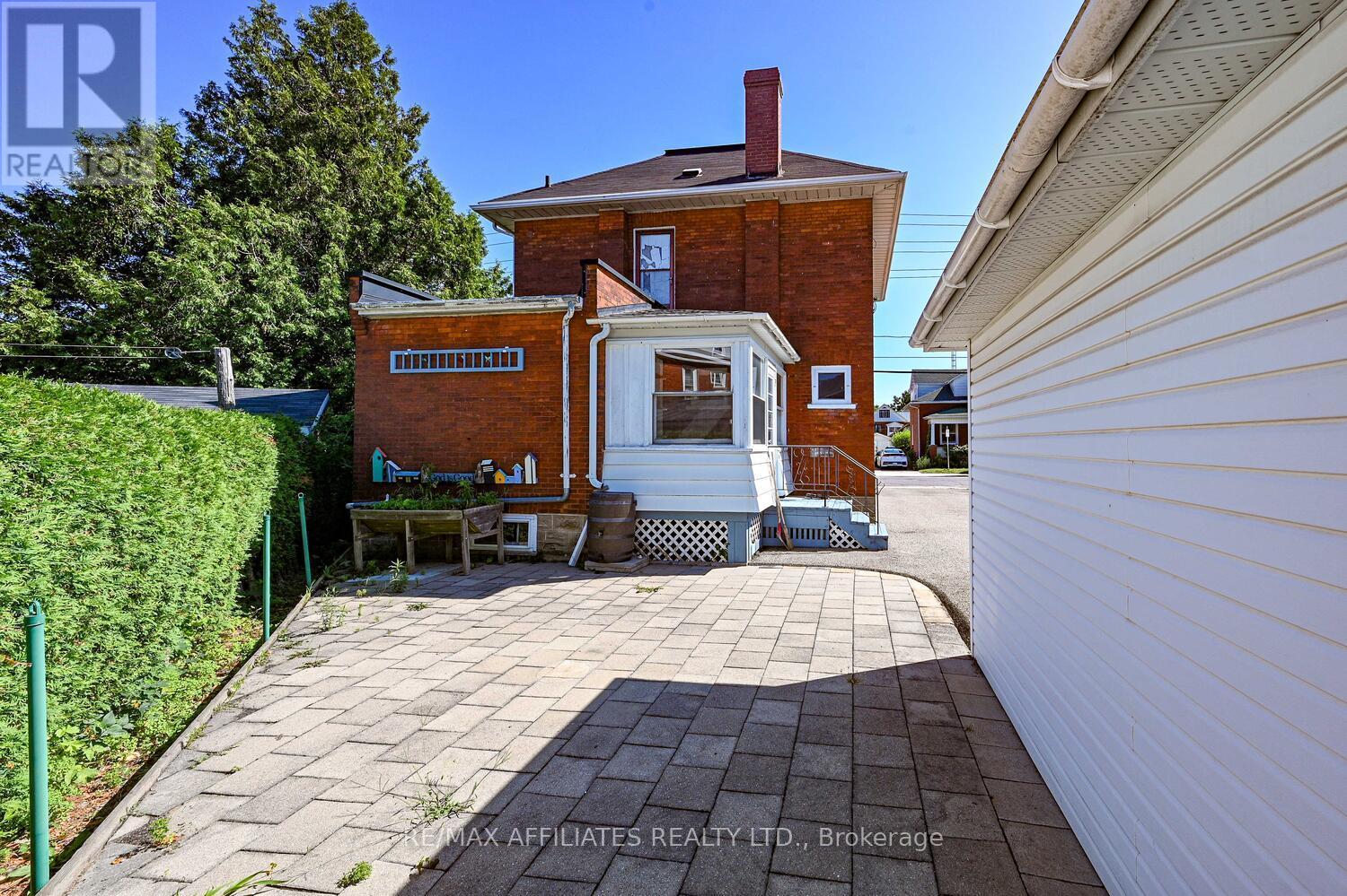Photo 31 of 70 Mcgill Street N, Smiths Falls ON