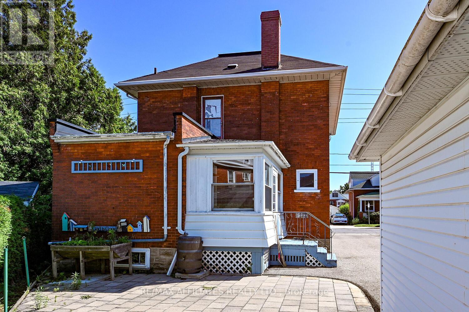 Photo 22 of 70 Mcgill Street N, Smiths Falls ON