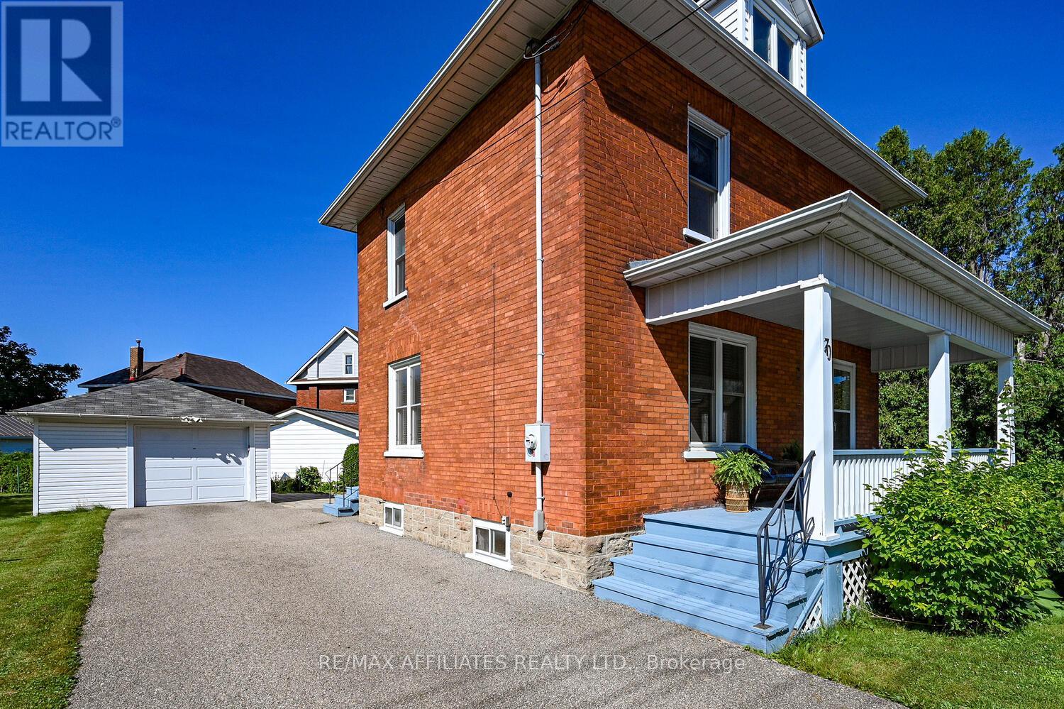 Photo 13 of 70 Mcgill Street N, Smiths Falls ON