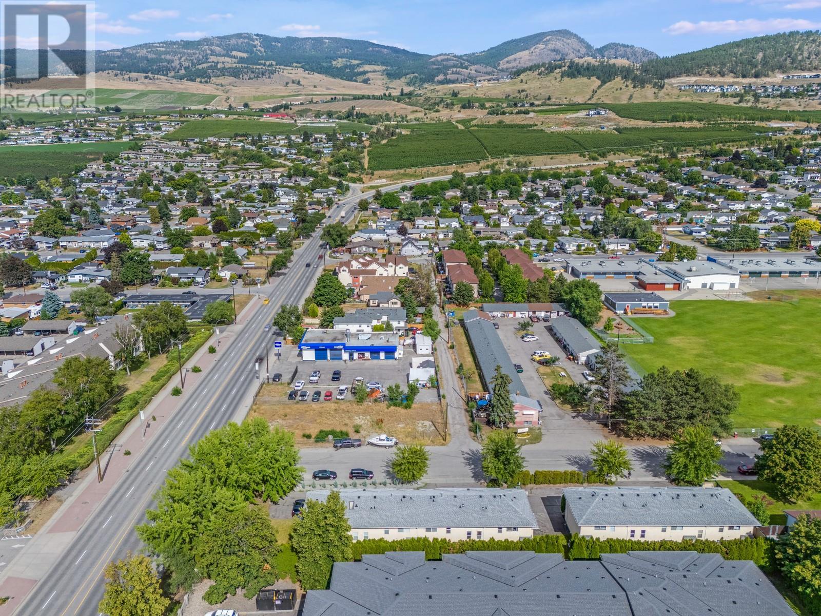 Photo 7 of 142 Prior Road S, Kelowna BC