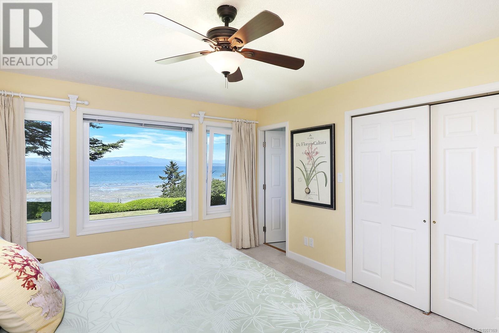Photo 6 of 1009 Eaglecrest Dr, Qualicum Beach BC