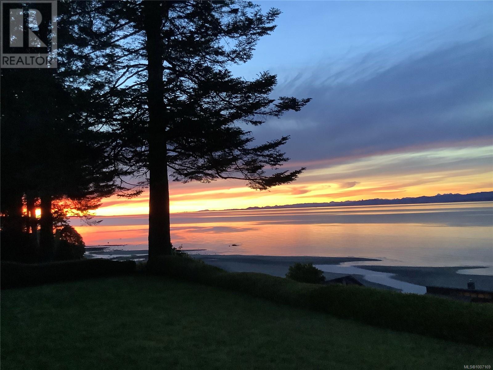Photo 35 of 1009 Eaglecrest Dr, Qualicum Beach BC