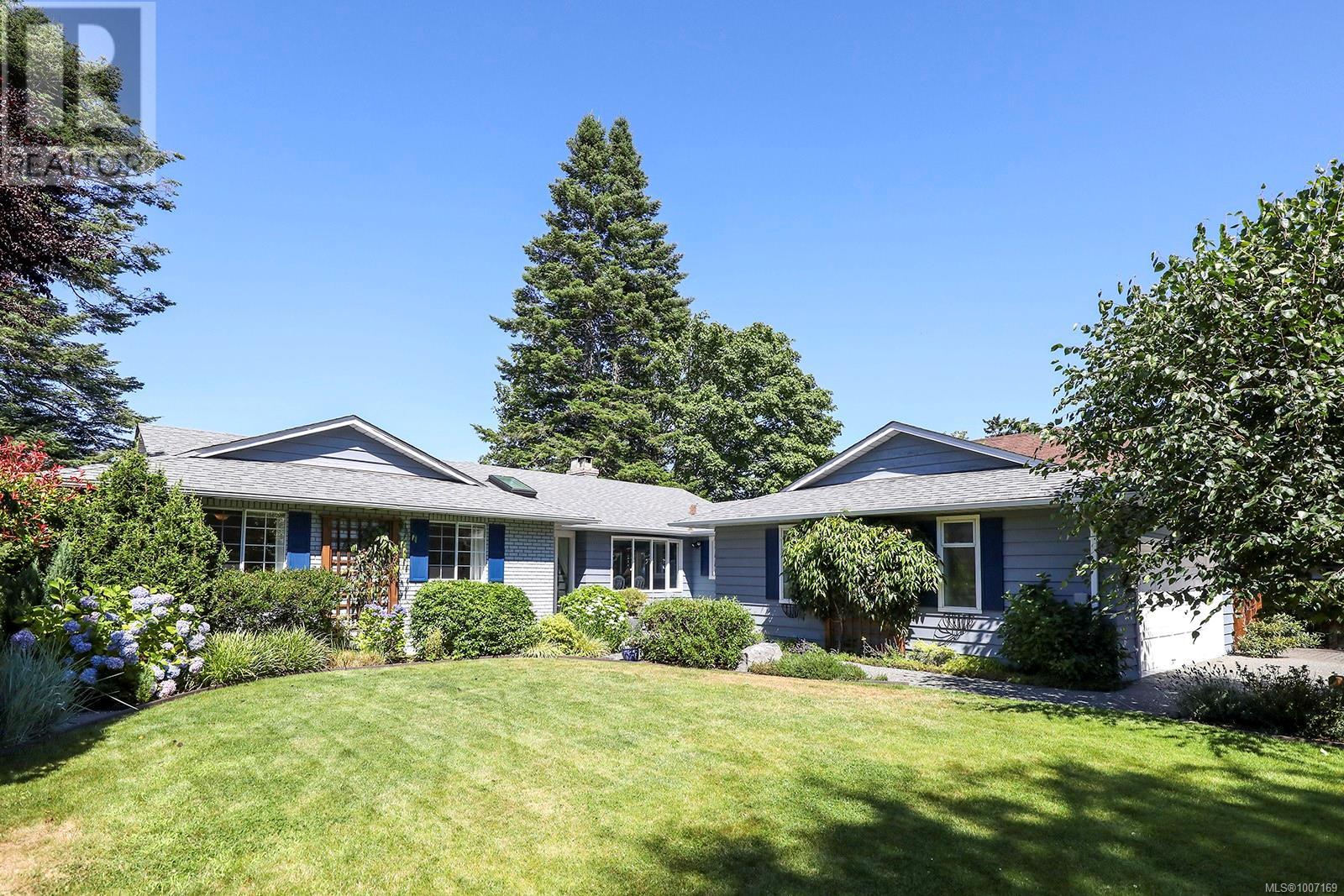 Photo 14 of 1009 Eaglecrest Dr, Qualicum Beach BC