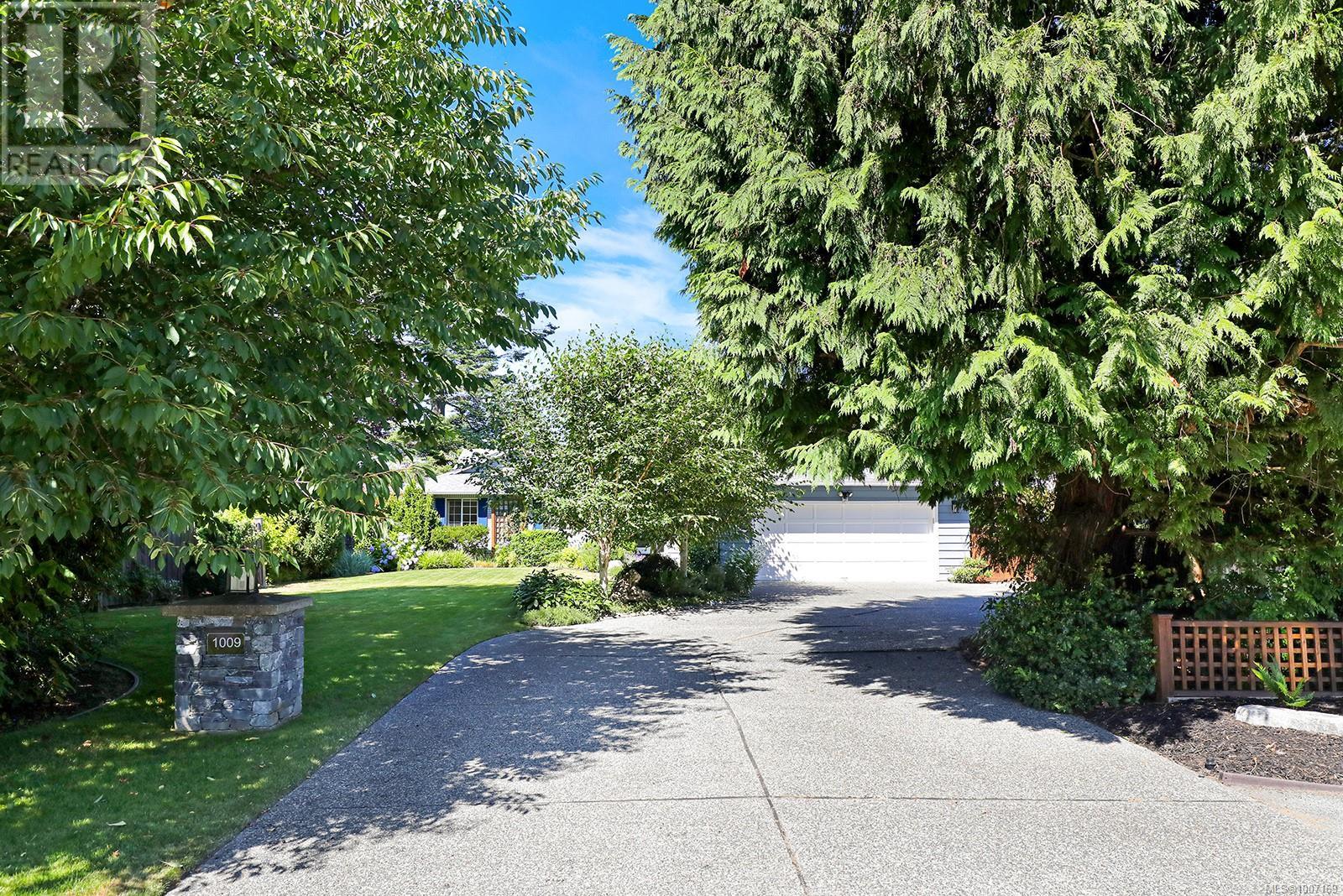 Photo 12 of 1009 Eaglecrest Dr, Qualicum Beach BC