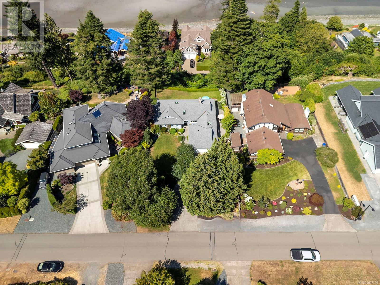 Photo 46 of 1009 Eaglecrest Dr, Qualicum Beach BC