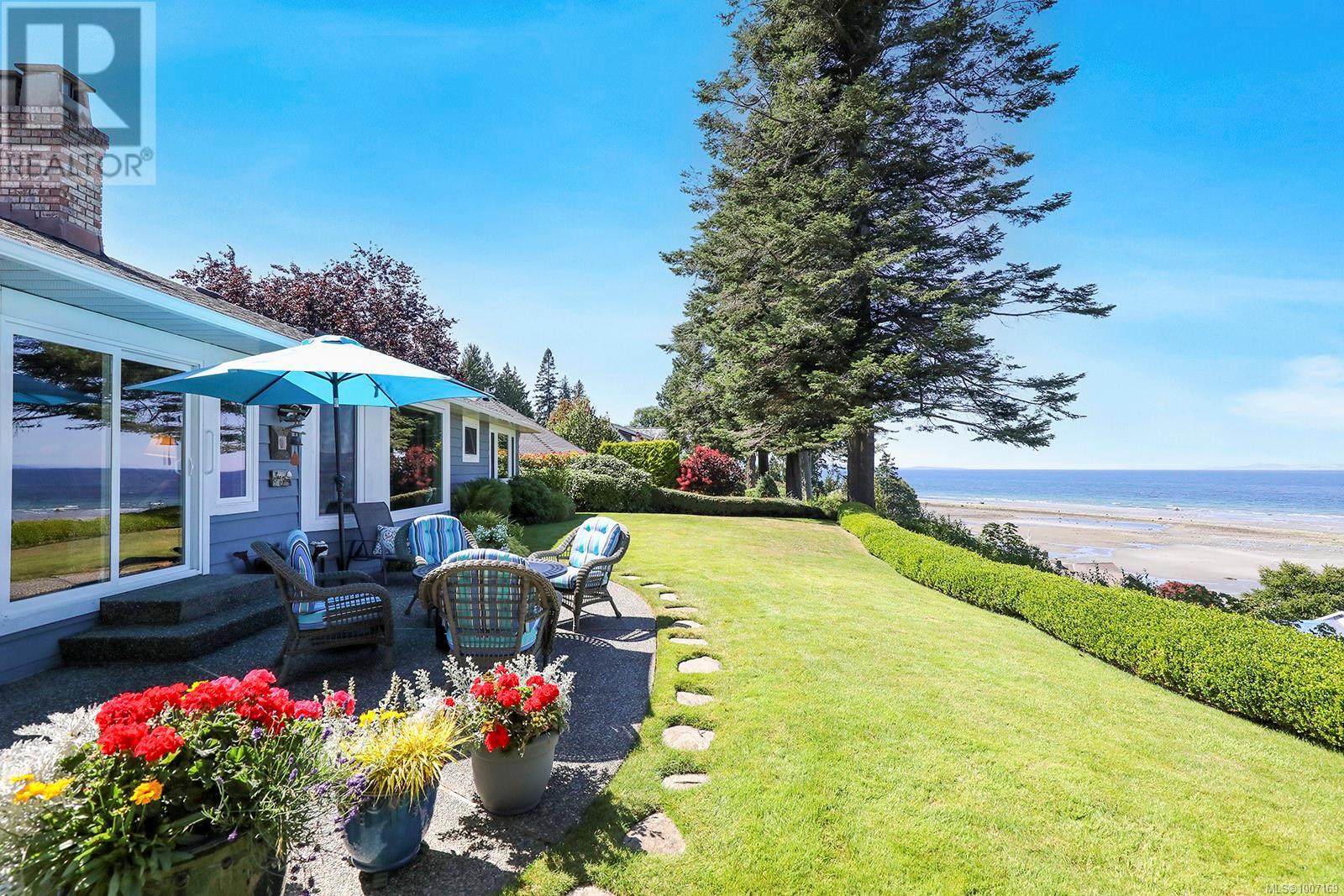 Photo 37 of 1009 Eaglecrest Dr, Qualicum Beach BC