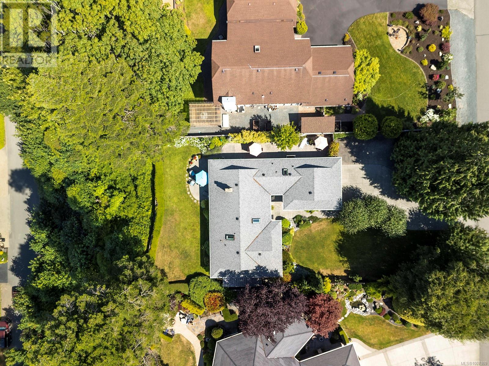 Photo 45 of 1009 Eaglecrest Dr, Qualicum Beach BC