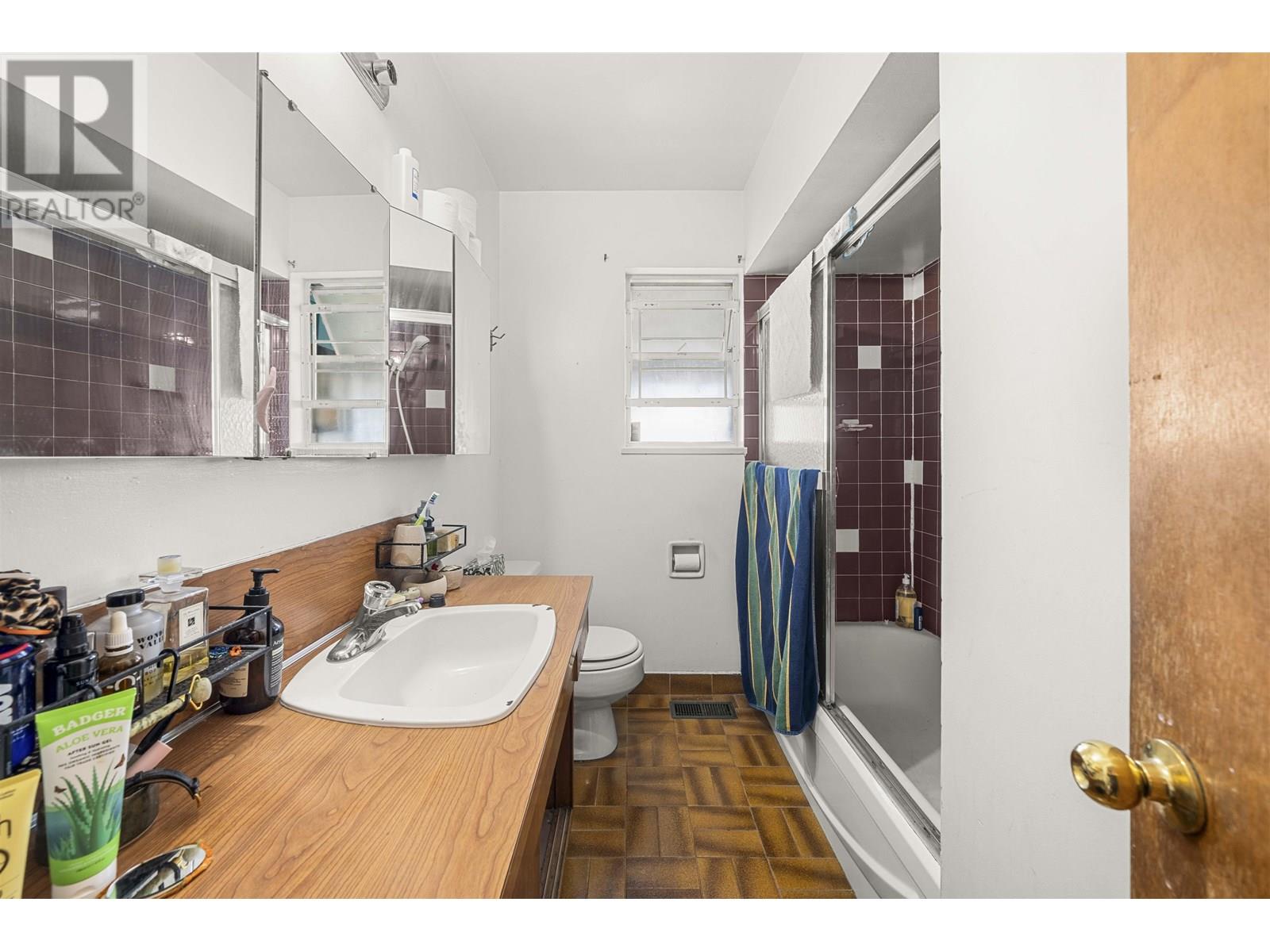 Photo 9 of 4561 Manor Street, Vancouver BC