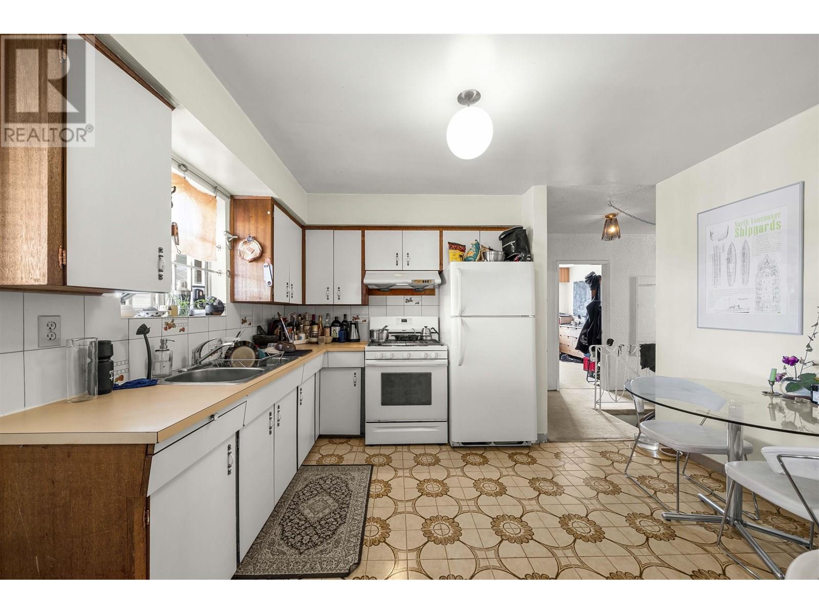 Photo 12 of 4561 Manor Street, Vancouver BC