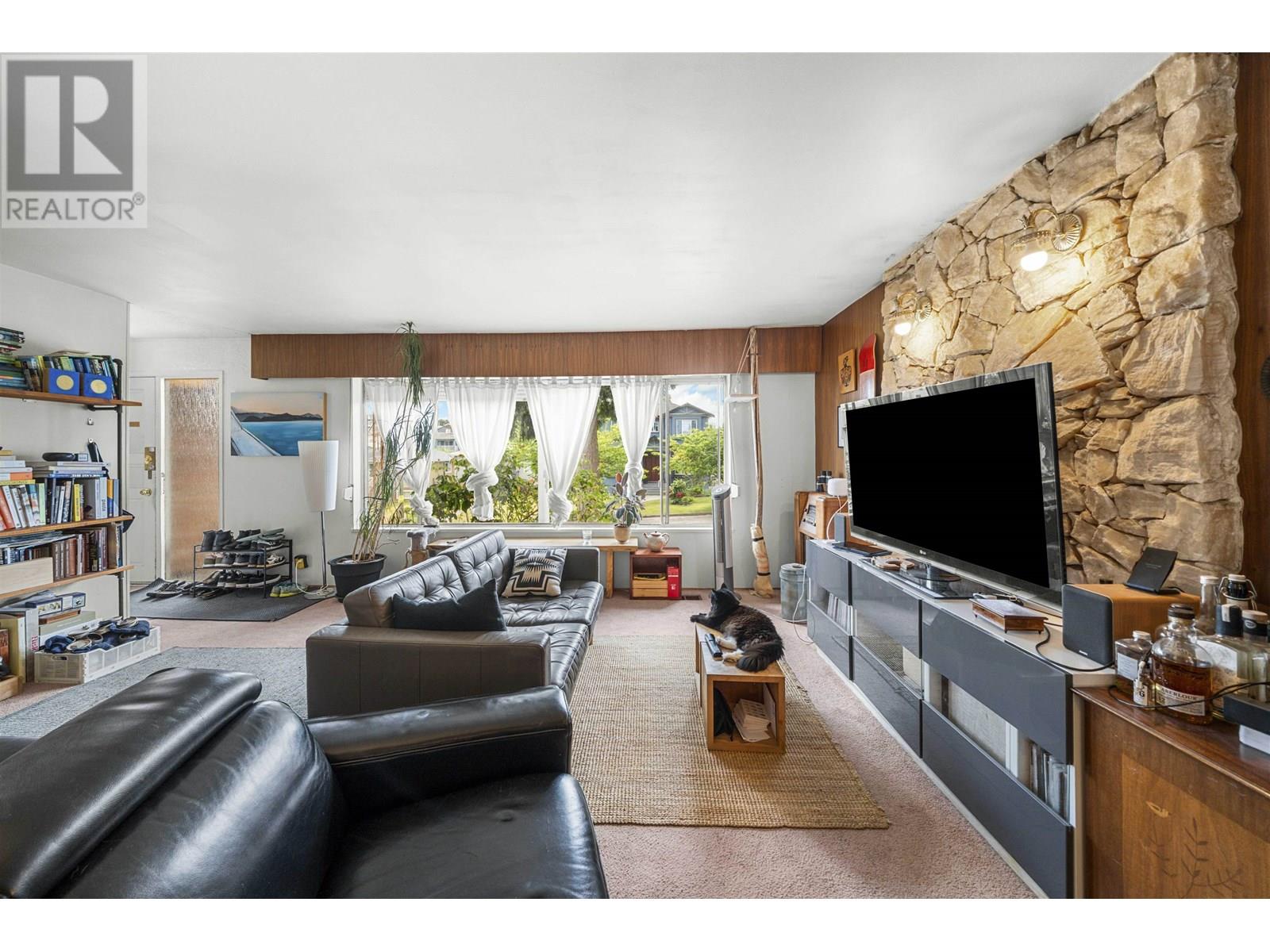Photo 20 of 4561 Manor Street, Vancouver BC