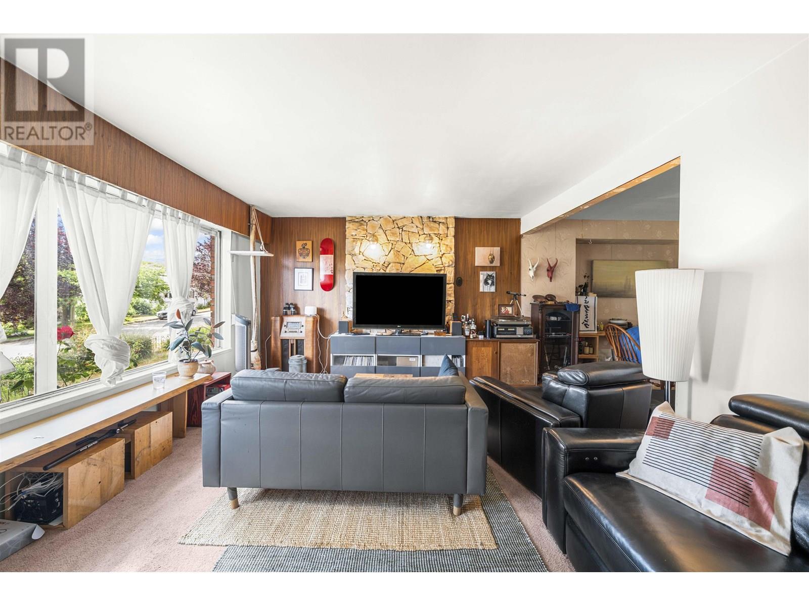 Photo 38 of 4561 Manor Street, Vancouver BC