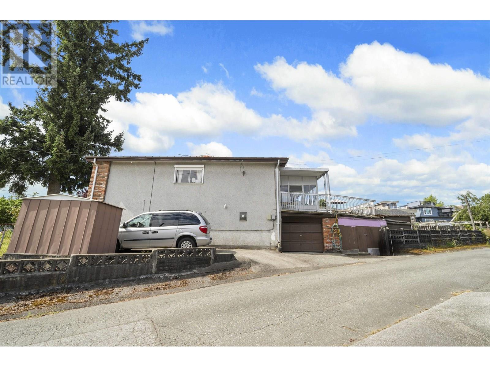 Photo 5 of 4561 Manor Street, Vancouver BC