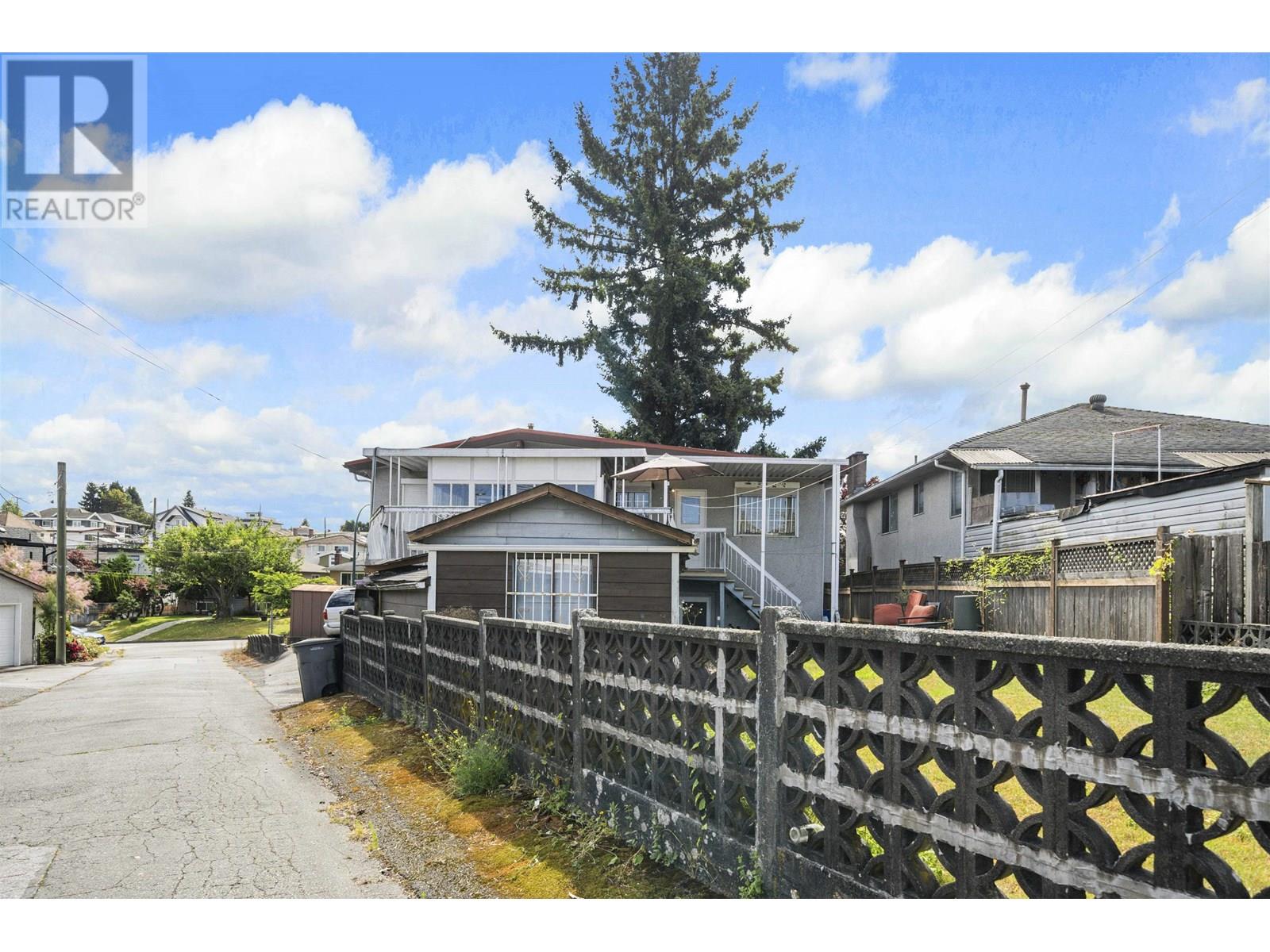 Photo 33 of 4561 Manor Street, Vancouver BC