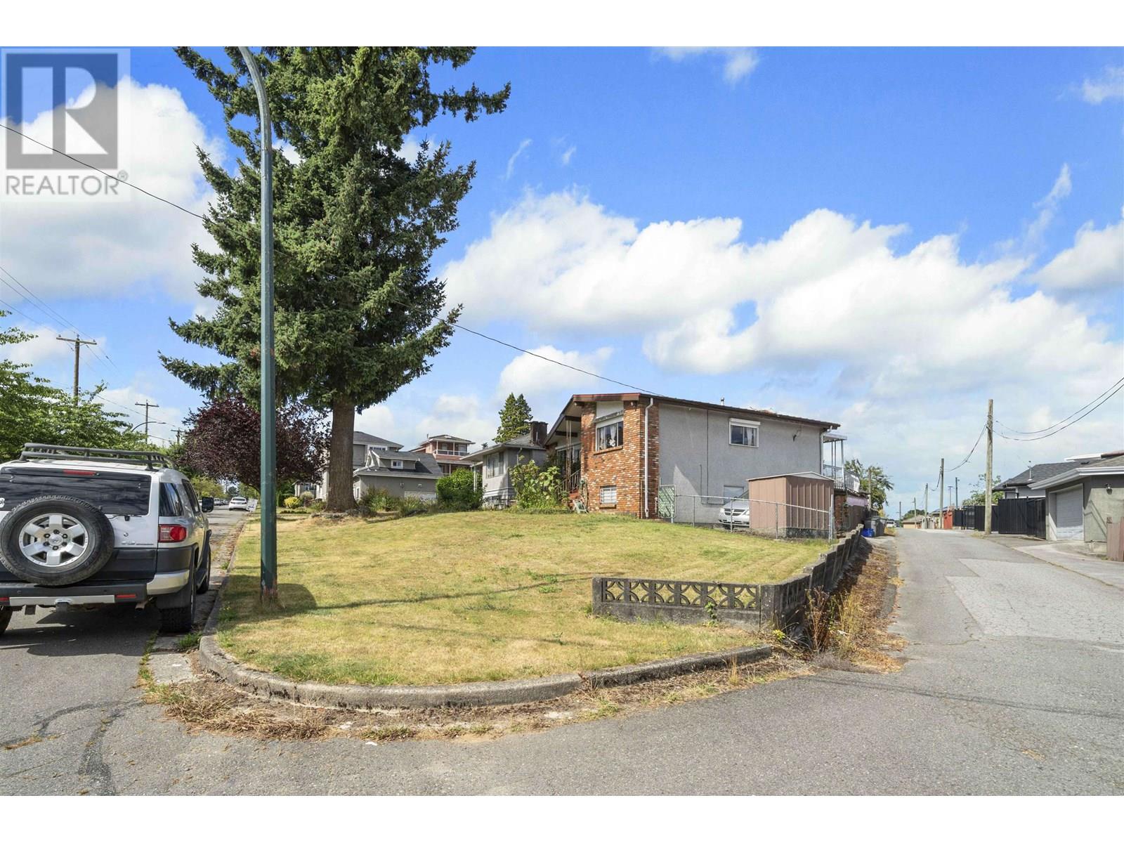 Photo 11 of 4561 Manor Street, Vancouver BC