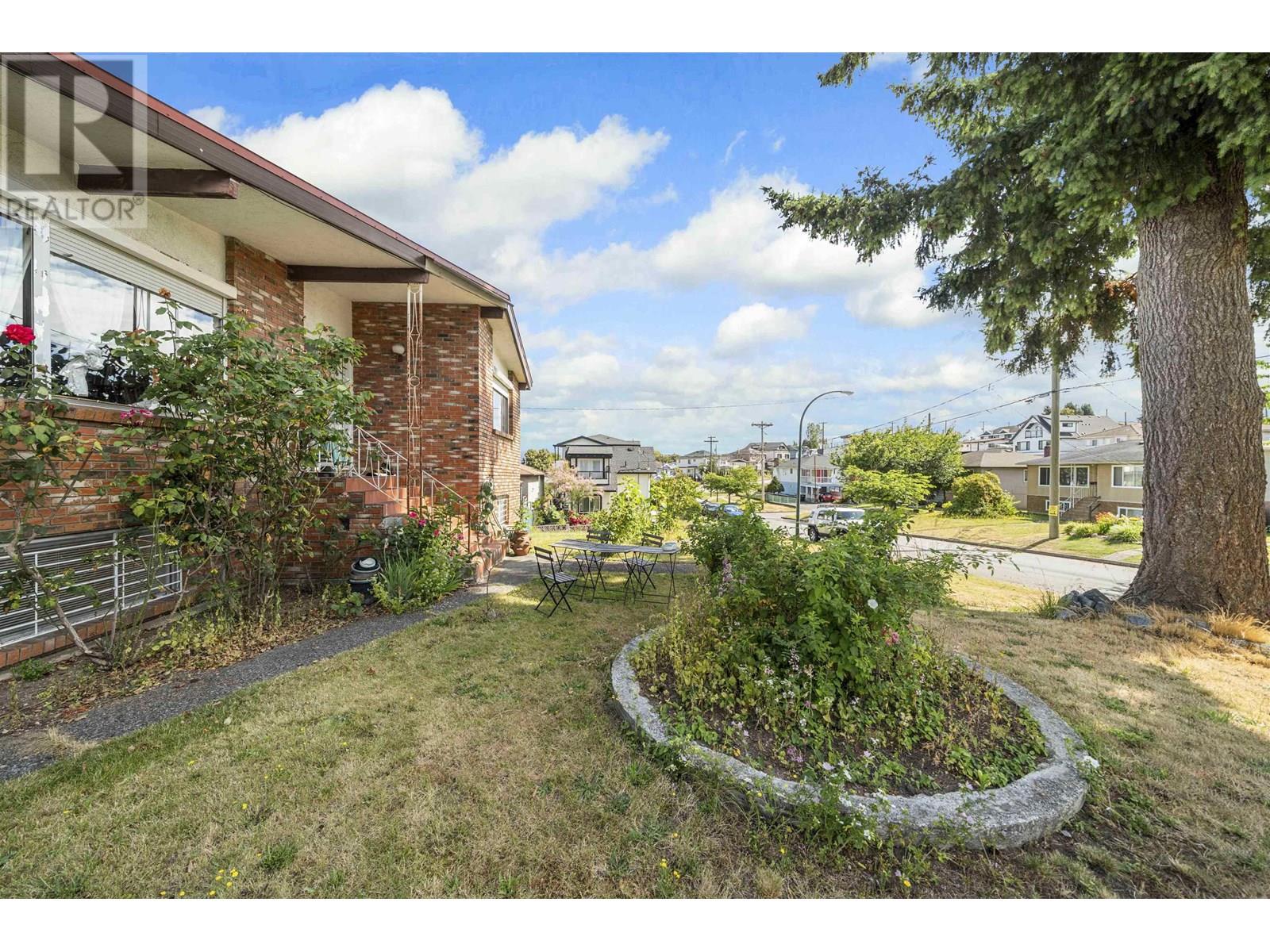 Photo 26 of 4561 Manor Street, Vancouver BC