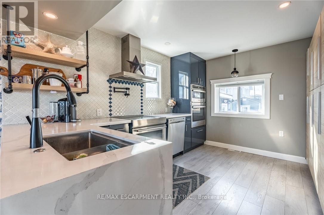 Photo 23 of 735 Beach Boulevard, Hamilton ON