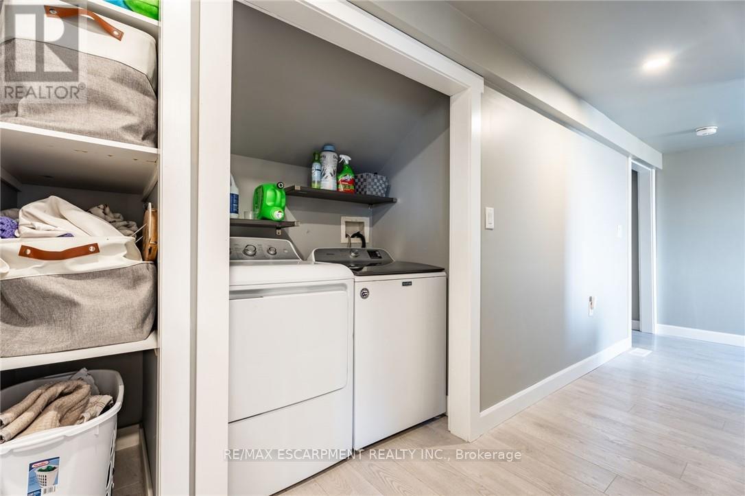 Photo 10 of 735 Beach Boulevard, Hamilton ON